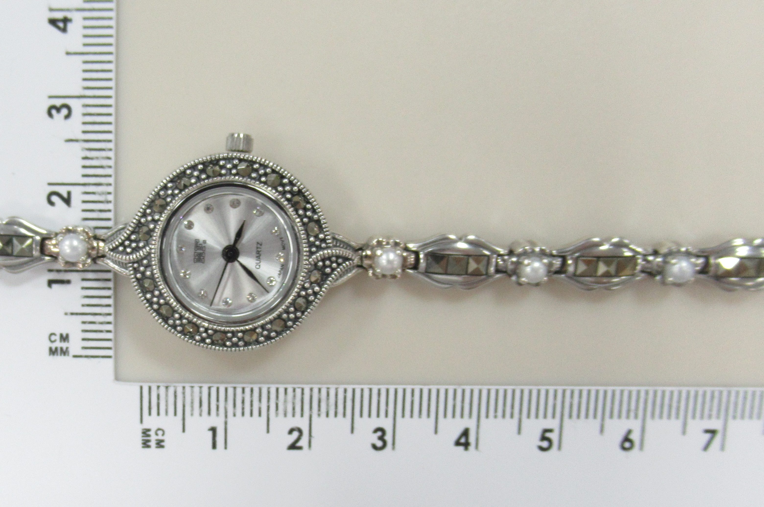 Серебряные часы с жемчугом и марказитами